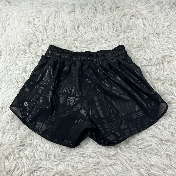 Lululemon Hotty Hot Short II *Long 4" Manifesto 20YR Manifesto Foil Black Black - Picture 6 of 6